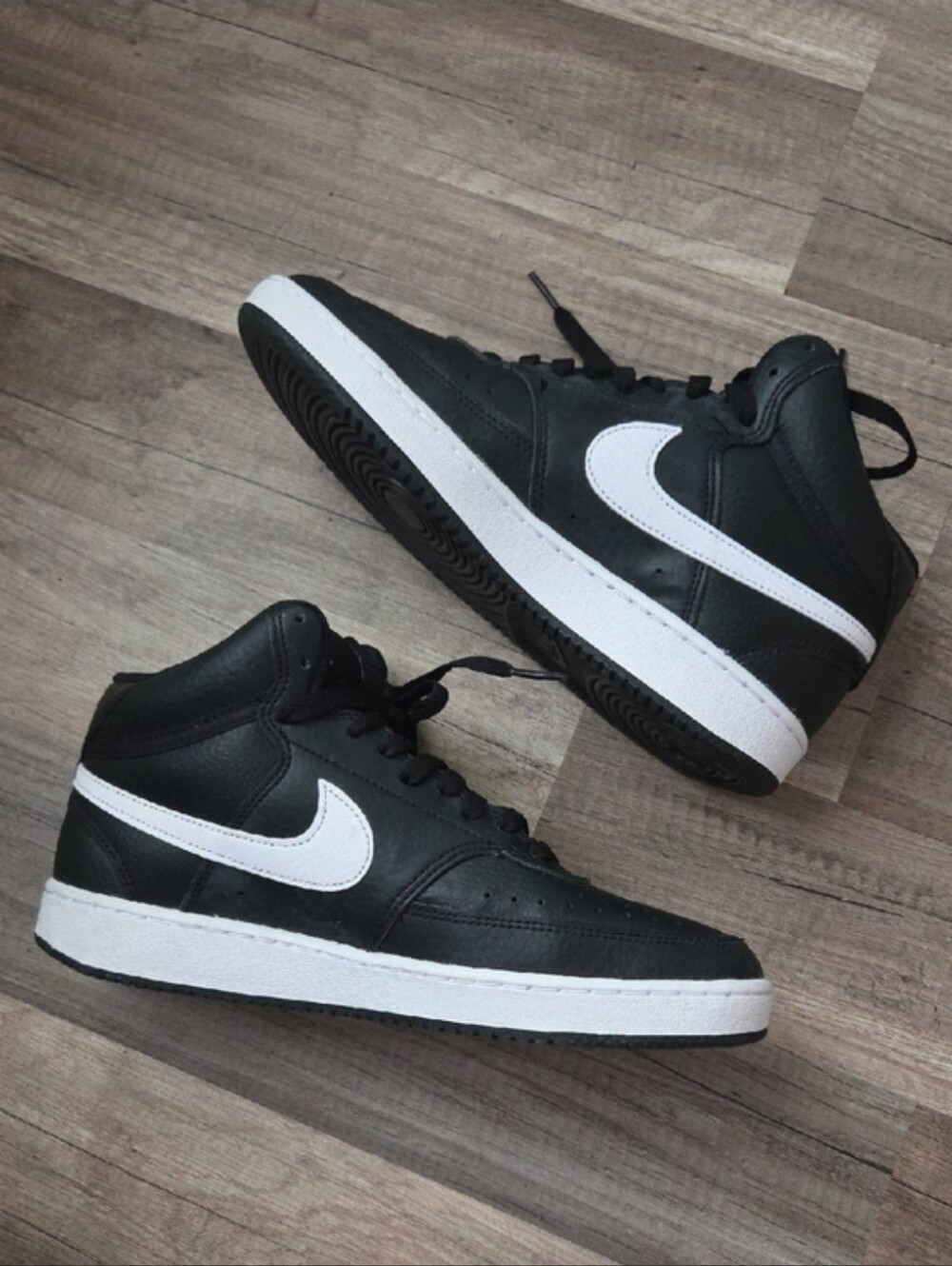 Nike Women’s Court Vision Mid Top Basketball Shoes Black/White CD5436 001 Sz 7.5